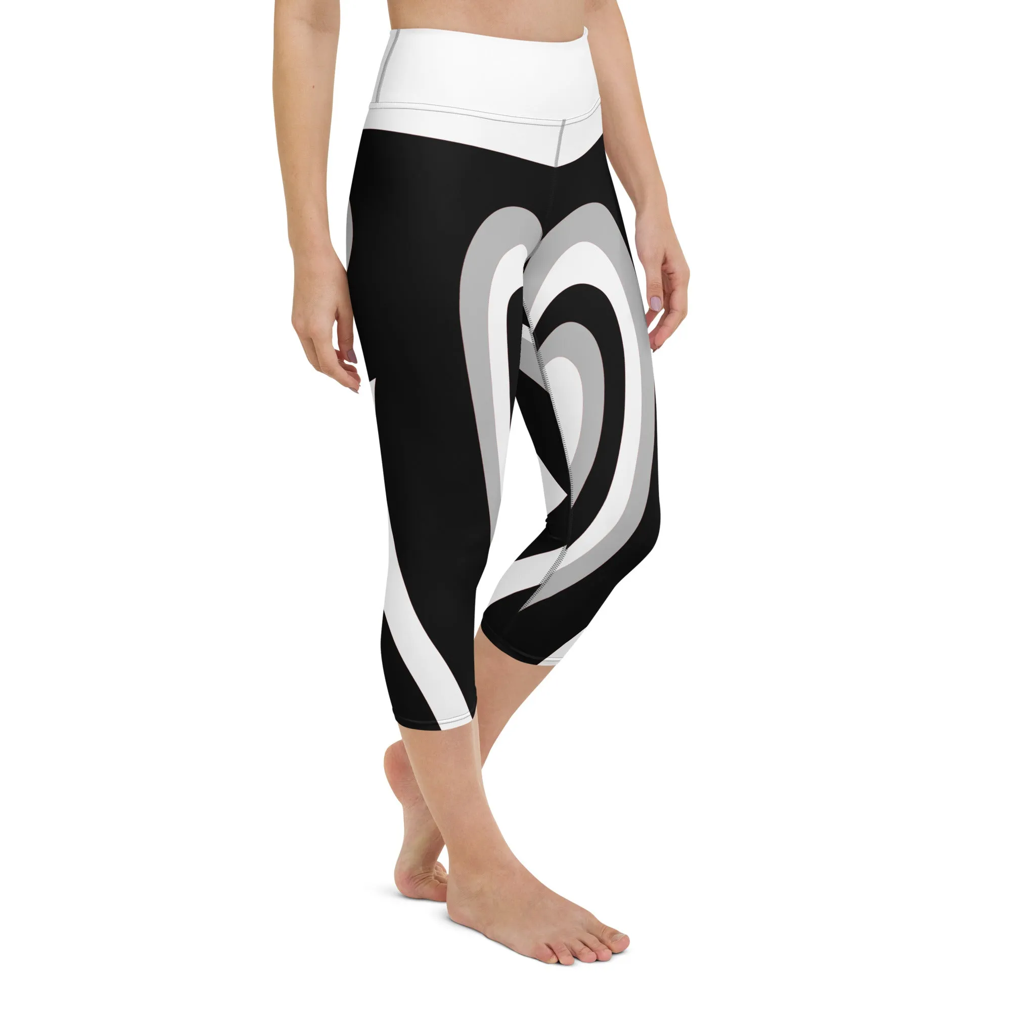 Black & White Heart Shaped Tunnel Yoga Capris