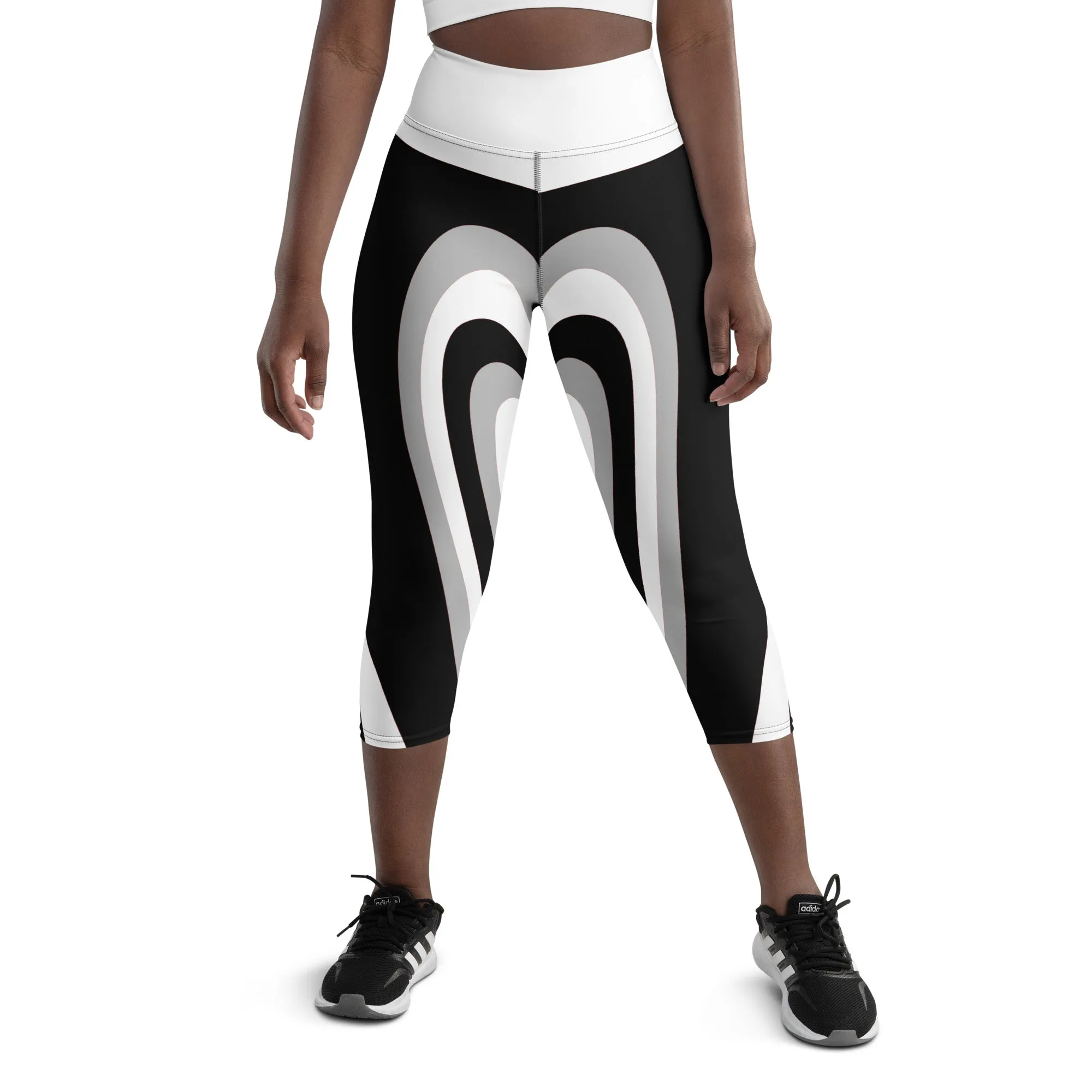 Black & White Heart Shaped Tunnel Yoga Capris