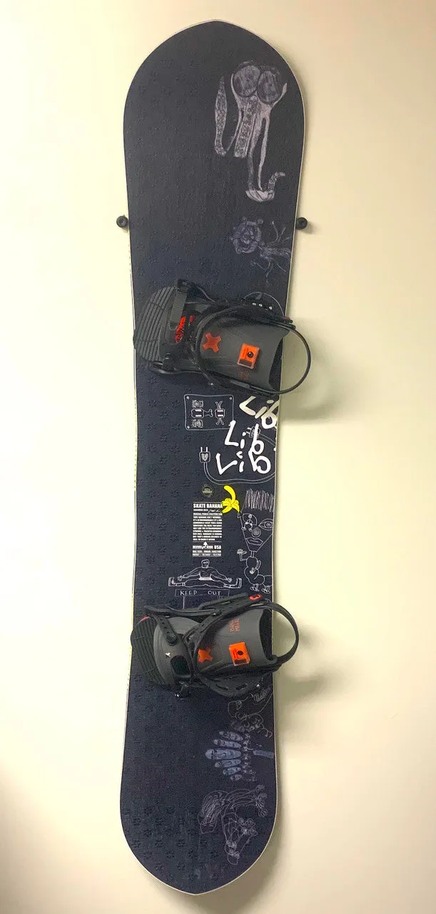 The Cinch Snowboard Display | Floating Rack