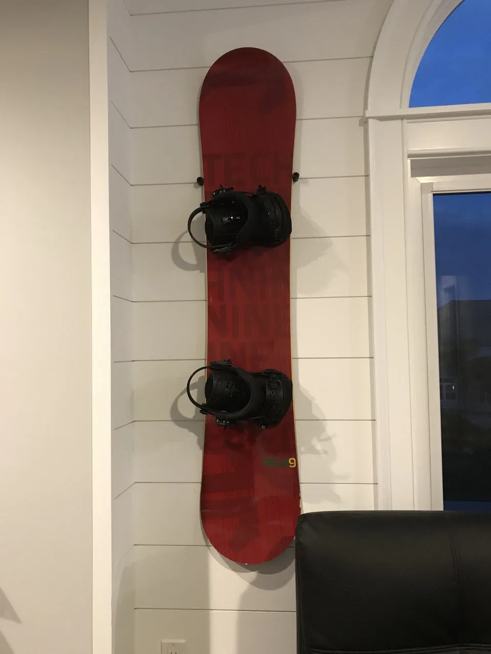 The Cinch Snowboard Display | Floating Rack